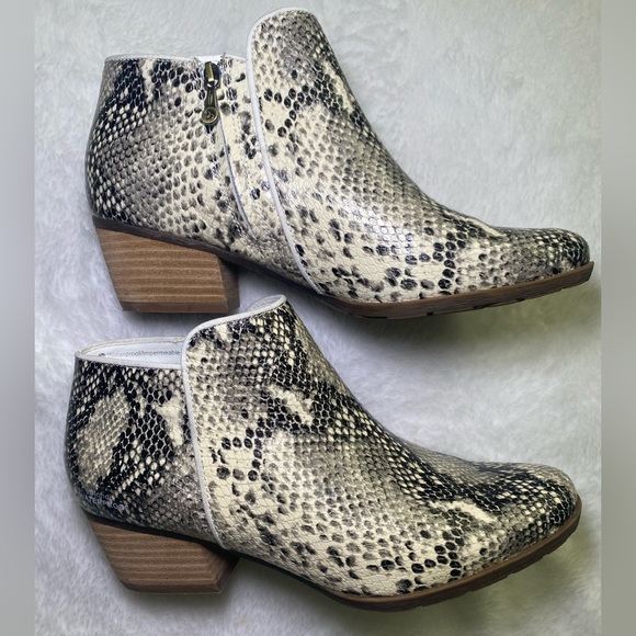 Blondo Women's Villa Waterproof Ankle Bootie. 100% leather Size 9.5. NWO… - Picture 1 of 14